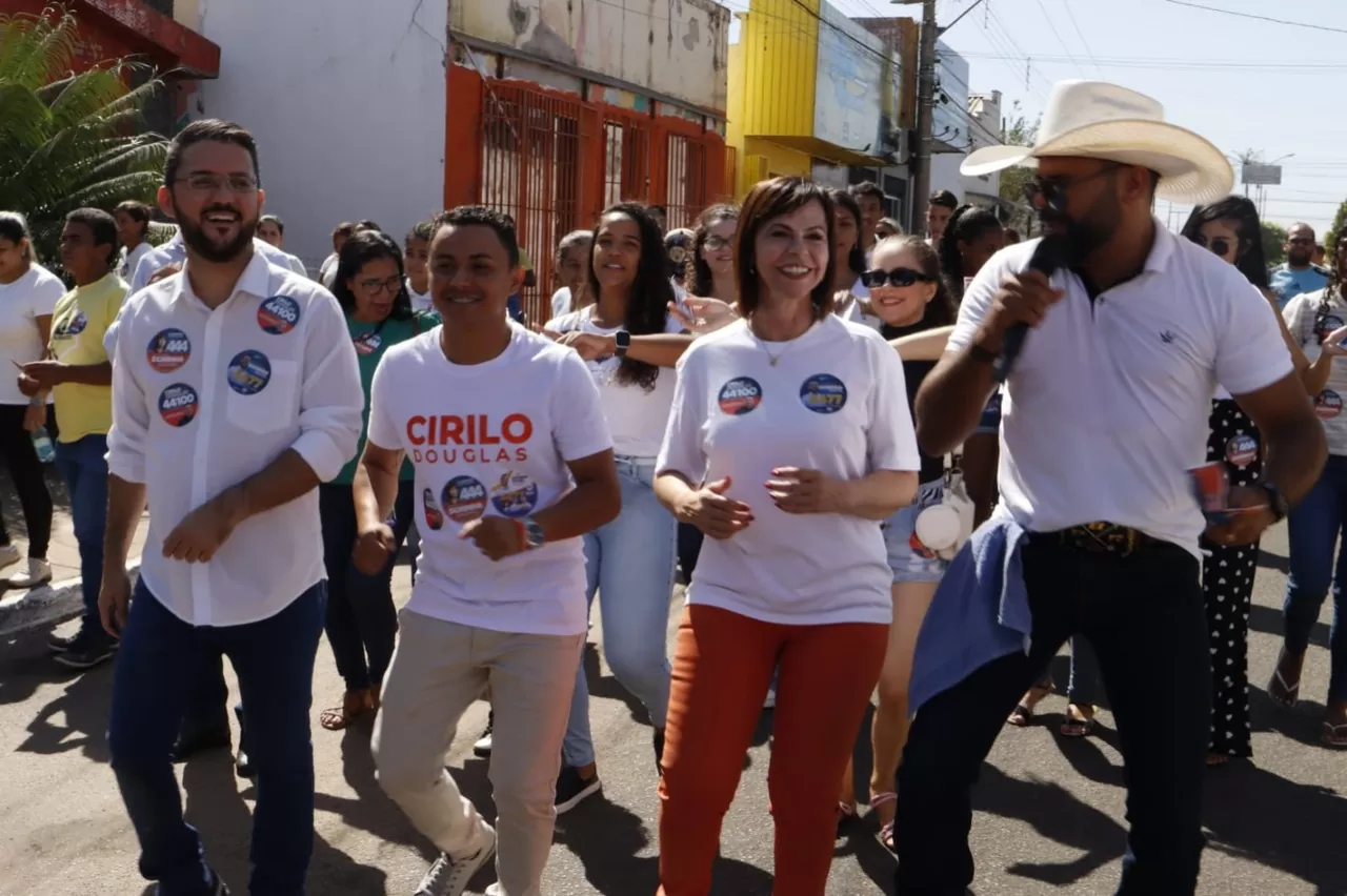 Professora Dorinha caminha pelas ruas de Miracema com os candidatos Cirilo e Maciel e destaca os quase R$ 15 milhões que investiu no município
