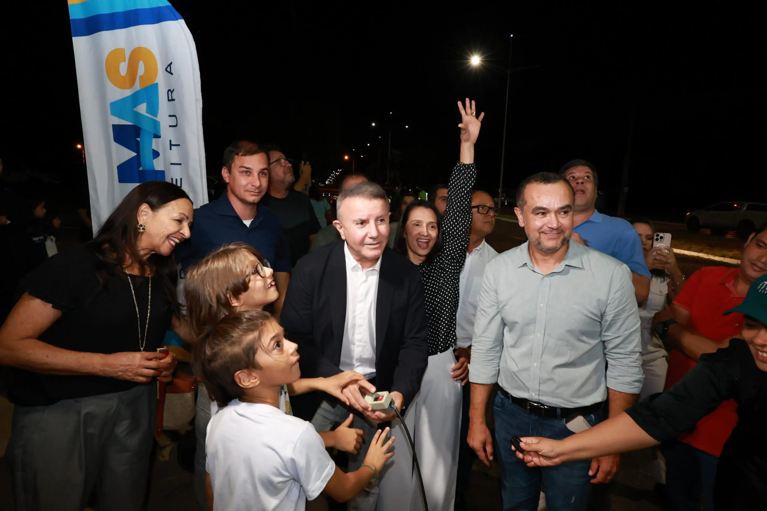 Prefeito Eduardo Siqueira Campos entrega nova iluminação em tecnologia LED na Avenida JK | Prefeitura Municipal de Palmas